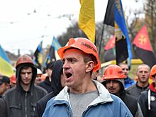 «Наши дети голодают»: шахтеры вышли митинговать против Зеленского
