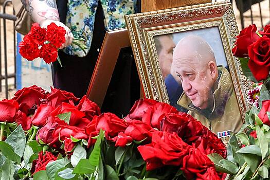 Россиянин разгромил мемориал Пригожину и Уткину и попал под уголовную статью