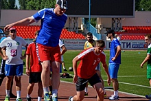 Саратовские гандболисты тренируются на футбольном поле