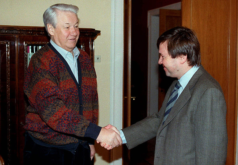 Российские политики вспоминают, что в 1999-м Юмашев был одним из инициаторов назначения Путина премьер-министром. В июне 2018-го стал советником Путина на общественных началах. 