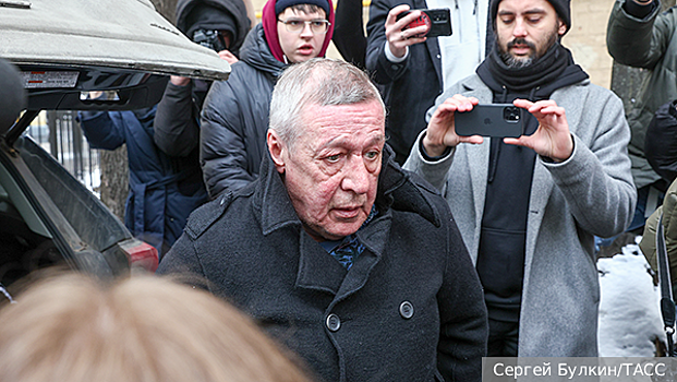 Заславский: Ефремов может выходить на сцену, как и Радзинский