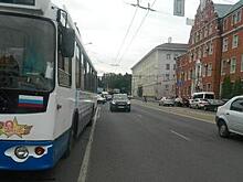 На Советском проспекте в салоне троллейбуса упала девятилетняя девочка, ребёнок получил травмы