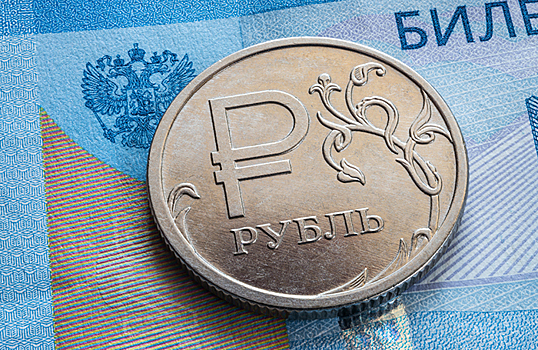 Рубль укрепляется на фоне ожиданий повышения ключевой ставки