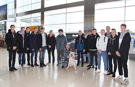 В аэропорту «Кольцово» студенты познакомились с «Живой легендой»