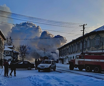 В костромской глубинке мужчины спасли детей и пенсионера из горящего дома