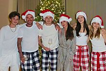 Забавные пижамы и шапочки: Дэвид и Виктория Бекхэм отметили Рождество в семейном кругу