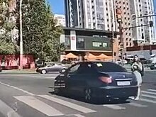 В Арбекове женщину чуть не сбили на пешеходном переходе