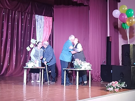 Супружеские пары Оловяннинского района исполнили вальс,  который танцевали 50 и 57 лет назад