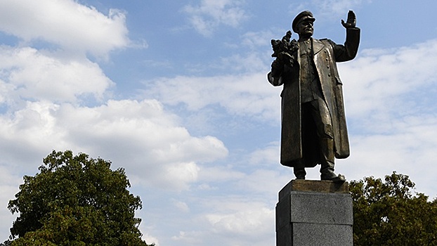 Памятник маршалу Коневу просят перенести из Чехии в Словакию