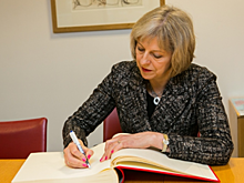 Мэй ответила Меркель об "иллюзиях Brexit"