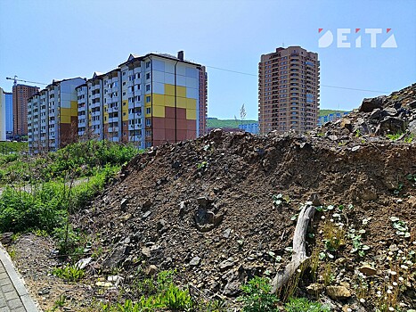 Сель снова затопил дворы, парковки и дорогу во Владивостоке
