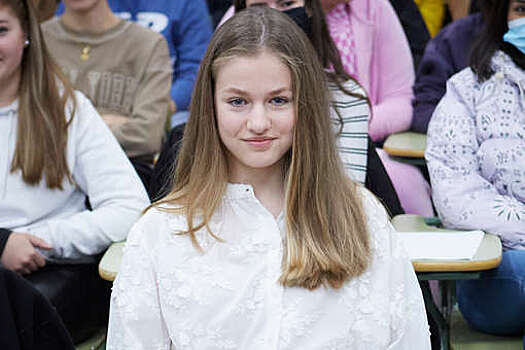 16-летняя принцесса Испании Леонор совершила официальный выход без родителей