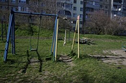 Жители Ставрополя не останутся наедине с дефектными детскими площадками