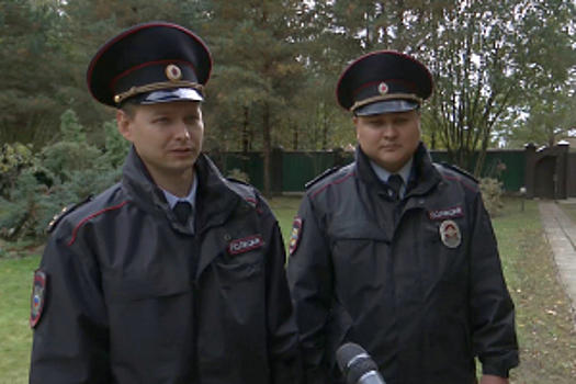 В Московской области полицейские помогли эвакуировать пожилых граждан из горящего пансионата