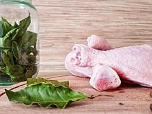 Врач опроверг заявление ученых об опасности мытья курицы