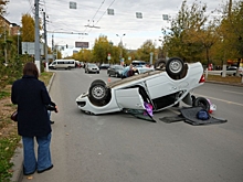 В Волгограде опрокинулся автомобиль