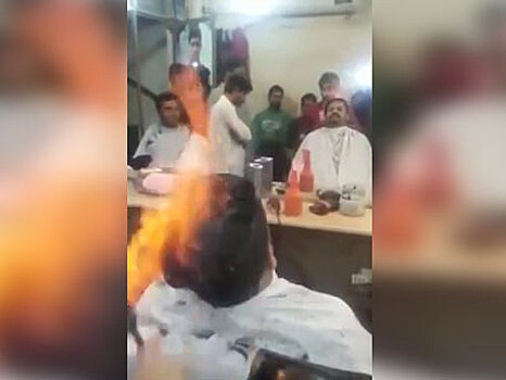Парикмахер поджог голову клиента: видео