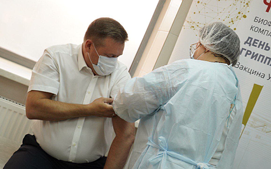 Рязанский губернатор привился от гриппа