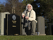 Мужчина случайно нашел на кладбище свою могилу