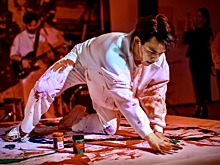 Театр ворвался в музей: яркий перформанс представили на выставке в ММОМА