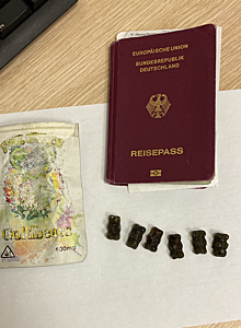 Немец с наркотическим мармеладом попался петербургским таможенникам