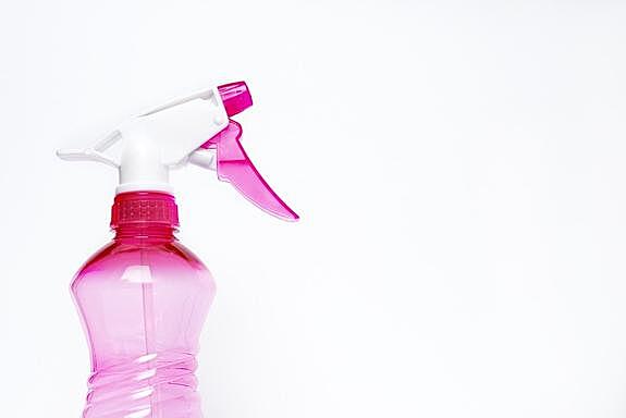 Использование дома агрессивных моющих средств может вызвать у ребенка астму