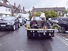 Британский автолюбитель создал диваномобиль