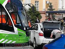 ​В Курске возле площади Перекальского трамвай «Львенок» попал в ДТП