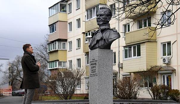 За осквернение памятника Зорге во Владивостоке женщину могут посадить на шесть лет