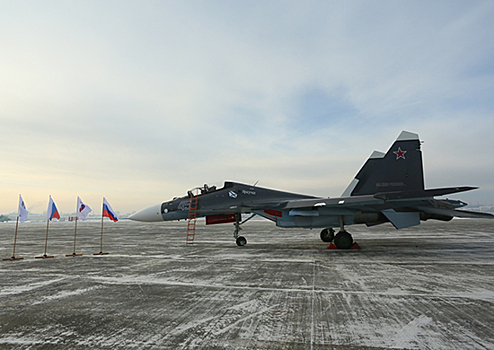 Звено новейших истребителей Су-30СМ совершает перелет с Иркутского авиазавода на аэродром постоянного базирования в Курской области