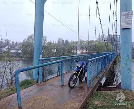Мотоциклист в Кирове врезался в отбойник