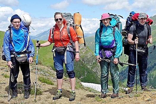 Столичные альпинисты покорили пик Динника в горах Западного Кавказа
