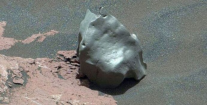 Curiosity нашел на Марсе железный метеорит