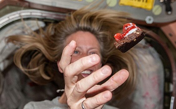 «Отрыжка в невесомости — худшее, что может случиться»: шеф-повар МКС — о космической пище