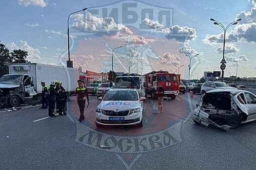 В Москве на МКАД массовая авария затруднила движение автомобилей