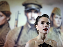 Актриса Анастасия Микульчина опубликовала свои фото топлесс. Мужчины попросились к ней на ручки