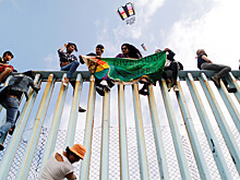 Сотни мигрантов из стран Латинской Америки требуют убежища в США