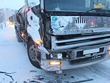 Водитель и пассажирка такси погибли в ДТП с грузовиком в Новосибирске
