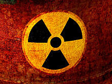 Greenpeace обнаружил подозрительные не охраняемые бочки со значками радиации в Костромской области