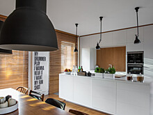 Стильный интерьер, где не получились всего две вещи: оформление окон и дверь в шкаф