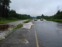 Сильные дожди размыли обочину федеральной трассы Вологда-Медвежьегорск