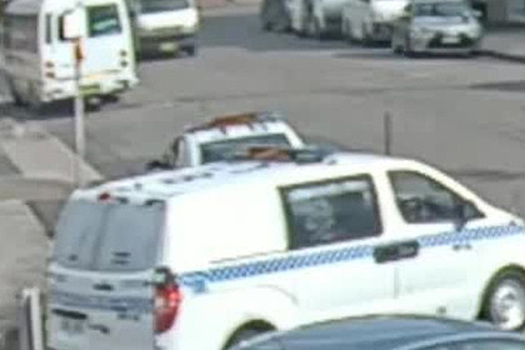 Набитый наркотиками фургон врезался в машину полиции в Австралии