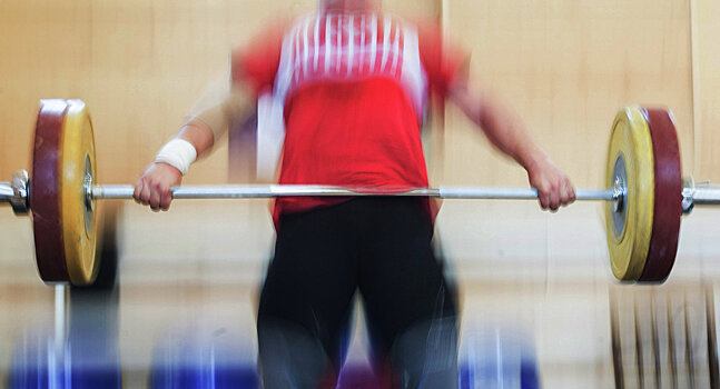 Трёх тяжелоатлетов дисквалифицировали за допинг