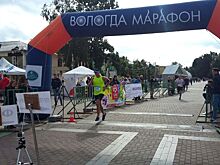 400 спортсменов вышли на старт полумарафона «Бегущая Вологда»