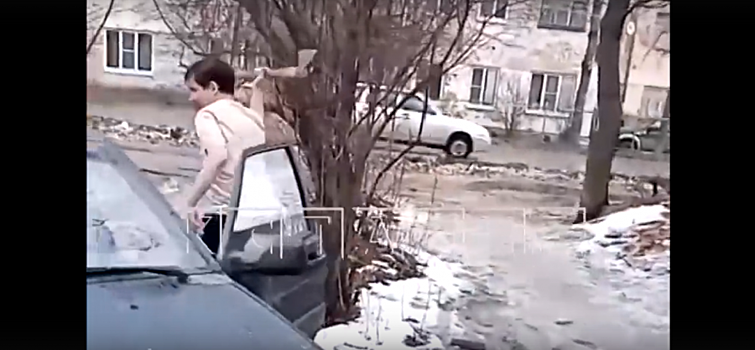 Нижегородец напал на соседей с топором