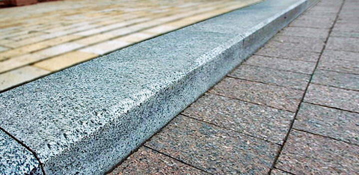 В Москве заменят все бордюры