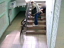 Пенсионерка обокрала спящего подростка в подъезде в Кирове