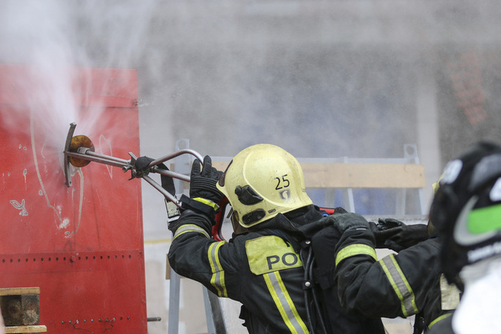 В Санкт-Петербурге произошел серьезный пожар в автосервисе