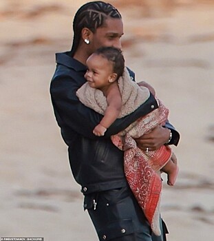 В Сети появились первые совместные фотографии Рианны и A$AP Rocky с сыном