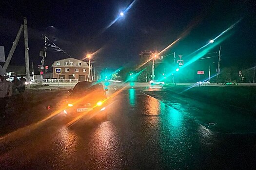 В Новосибирске автомобиль сбил 16-летнего подростка на пешеходном переходе